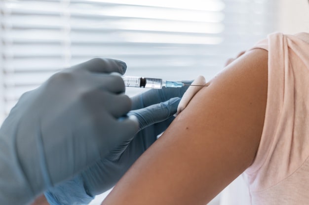 عکس واکسن زدن با کیفیت